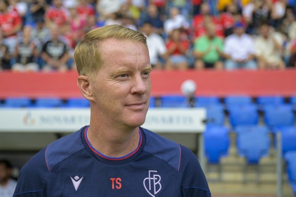 Basels Cheftrainer Timo Schultz beim Testspiel zwischen dem FC Basel 1893 und SL Benfica im Stadion St. Jakob-Park in Basel, am Sonntag, 16. Juli 2023. (KEYSTONE/Georgios Kefalas)