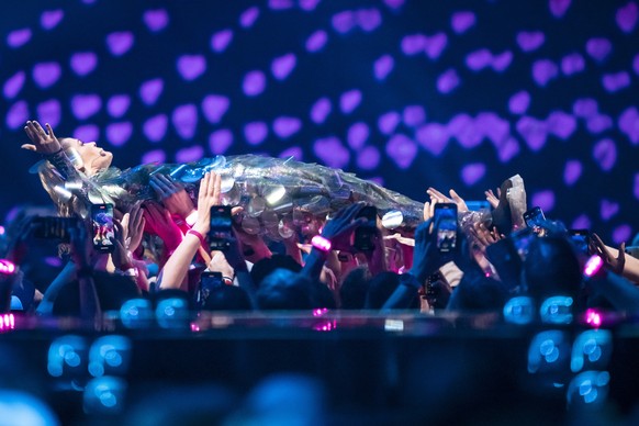 epa12100683 Host Hazel Brugger crowdsurfs during the dress rehearsal for the second semi-final of the 69th Eurovision Song Contest (ESC) in Basel, Switzerland, 14 May 2025. EPA/GEORGIOS KEFALAS