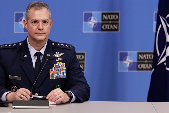 epa12671067 Supreme Allied Commander Europe (SACEUR), General Alexus G. Grynkewich attends a press conference of Military Committee in Chiefs of Defence, at NATO headquarters in Brussels, Belgium, 22  ...