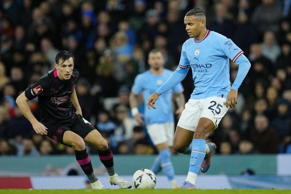 Manchester City&#039;s Manuel Akanji, right, duels for the ball with Burnley&#039;s Jack Cork during the English FA Cup quarter final soccer match between Manchester City and Burnley at the Etihad sta ...