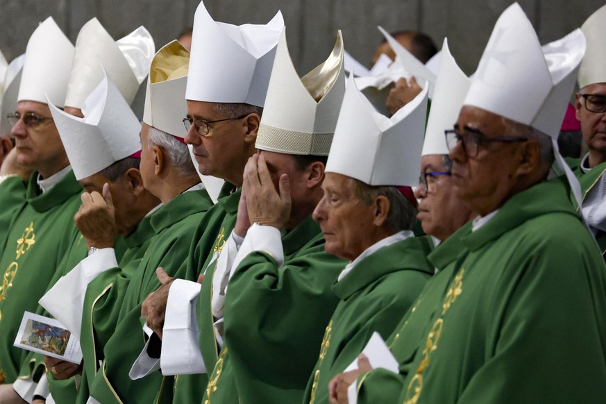 epaselect epa11686521 Bishops and Cardinals attend a Mass for the closing of the synod of bishops in Saint Peter&#039;s Basilica at the Vatican, 27 October 2024. This XVIth Ordinary Assembly of the Sy ...