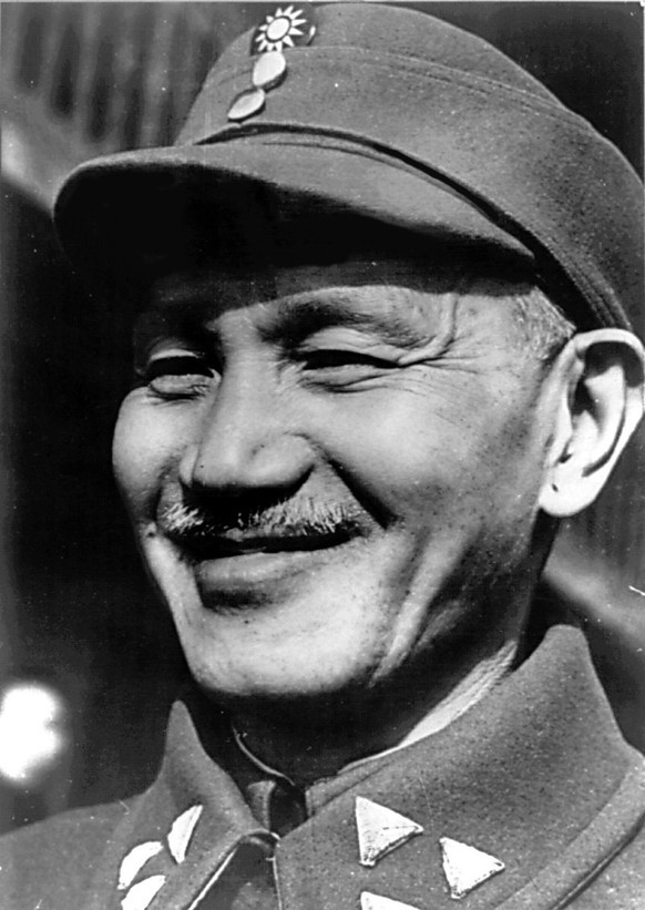 Chiang Kai-shek (1945)
https://de.wikipedia.org/wiki/Chiang_Kai-shek#/media/Datei:Chiang_Kai-shek.jpg
