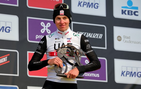 epa10555770 Winner Slovenia&#039;s Tadej Pogacar, of UAE Team Emirates, holds his trophy during the podium ceremony for the Ronde van Vlaanderen (Tour of Flanders) in Oudenaarde, Belgium, 02 April 202 ...