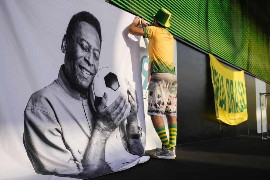 Pelé a été marié à trois reprises et il a officiellement reconnu sept enfants.