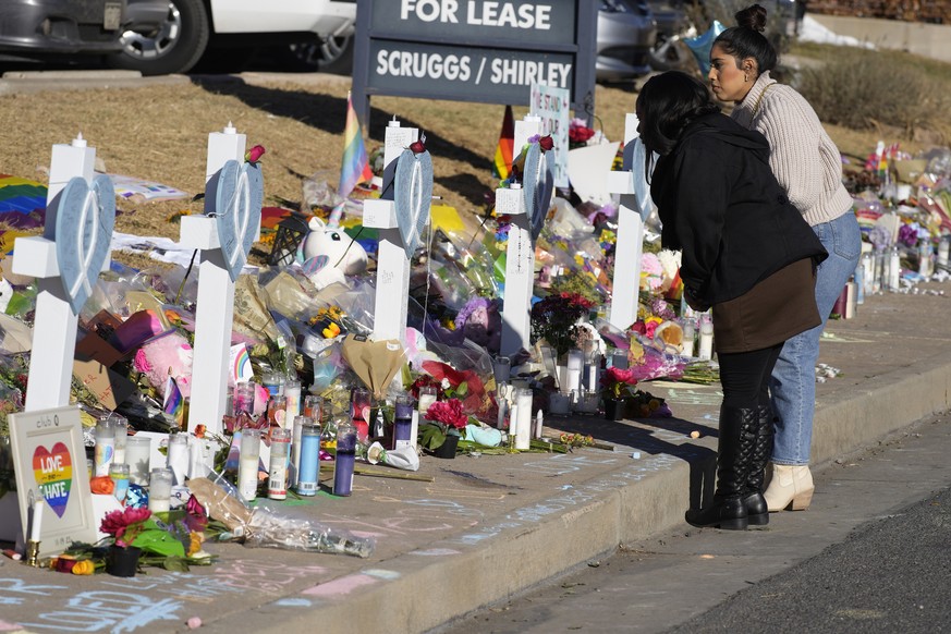 Un mémorial improvisé en l'honneur des victimes de la fusillade survenue en novembre 2019, à Colorado Springs.