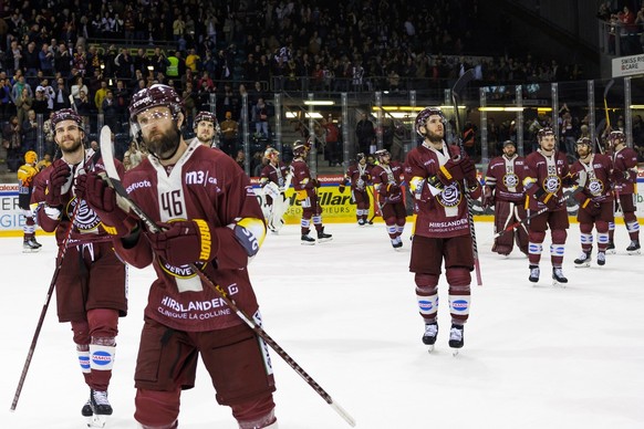 Geneve-Servette&#039;s players cheer their supporters after defeating the team Zug, during the Fifth leg of the National League Swiss Championship semifinal playoff game between Geneve-Servette HC and ...