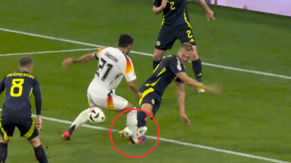 Porteous a logiquement été expulsé après cette faute sur Ilkay Gündogan. Le milieu allemand n'a pas été blessé et a pu poursuivre la partie.