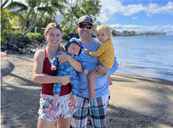 Kim Moore avec son mari Blake et leurs deux enfants.