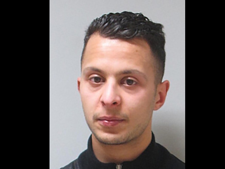 Salah Abdeslam extradé vers la Belgique, a déjà été condamné le 29 juin à la réclusion criminelle à perpétuité incompressible par la cour d&#039;assises spéciale de Paris pour son rôle dans les attent ...