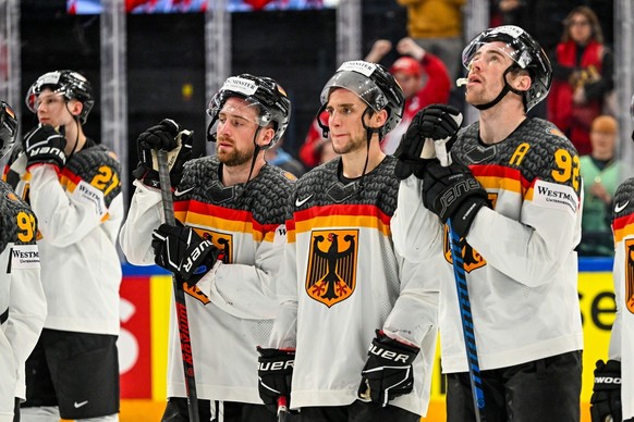 epa10661079 Players of team Germany react after losing the gold medal game between Canada and Germany at the IIHF Ice Hockey World Championship 2023 in Tampere, Finland, 28 May 2023. EPA/KIMMO BRANDT