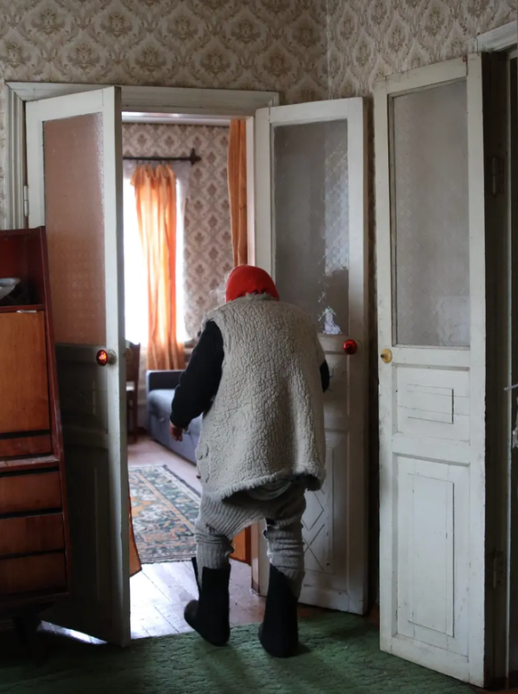Ludmila dans sa maison.