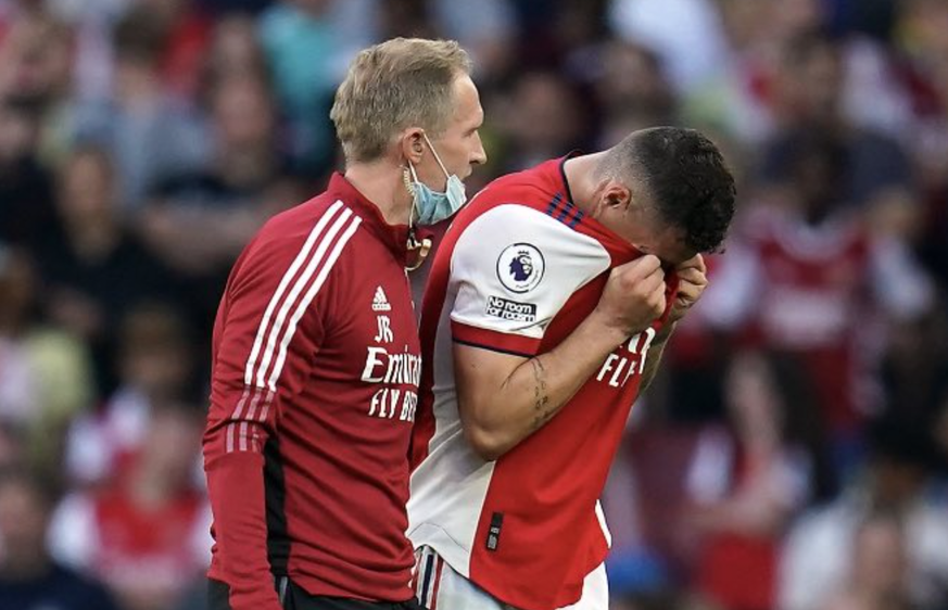 Touché à un genou, Granit Xhaka a dû céder sa place à la 82e minute du match d'Arsenal contre Tottenham dimanche en Premier League.