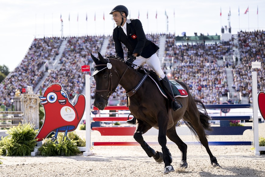 Alexandre Daellenbach of Switzerland rides the horse named Flamenco du Pestel during the men&#039;s individual Riding Show Jumping final portion of Modern Pentathlon, at the 2024 Paris Summer Olympics ...