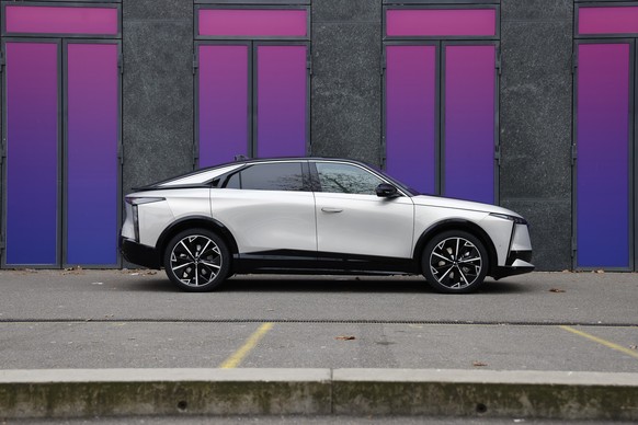 DS N°8 Long Range Traction