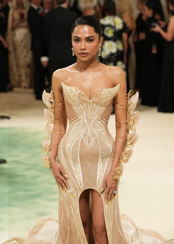 NEW YORK, NEW YORK - MAY 06: Mona Patel attends The 2024 Met Gala Celebrating &quot;Sleeping Beauties: Reawakening Fashion&quot; at The Metropolitan Museum of Art on May 06, 2024 in New York City. (Ph ...