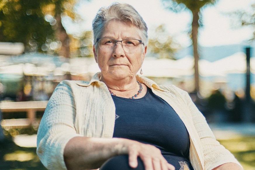 Cette Suissesse raconte comment elle s'est «noyée» dans ses dettes