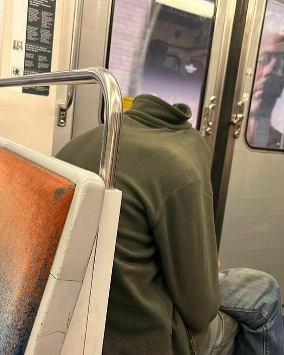 Gens dans le metro: Lustige und absurde Bilder aus dem Strassenbahn-Leben in Paris