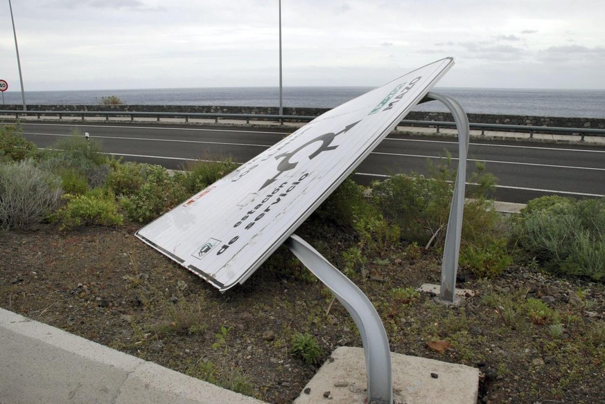 epa02057794 A traffic sign knocked down by the heavy wind in Villa de Mazo, La Palma island, Canary Islands, Spain on 27 February 2010. Spain is in alert for hurricane winds. Spanish meteorological ag ...