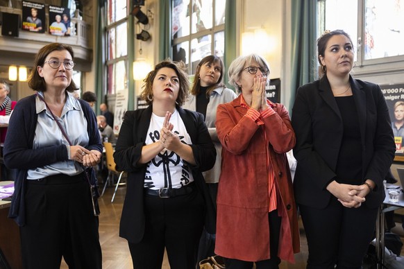 Samira Marti, Nationalraetin SP-BL, Elisabeth Baume-Schneider, Nationalraetin SP-JU, Tamara Funiciello, Nationalraetin SP-BE, Co-Praesidentin SP Frauen, und Martine Docourt, Co-Praesidentin SP Frauen, ...