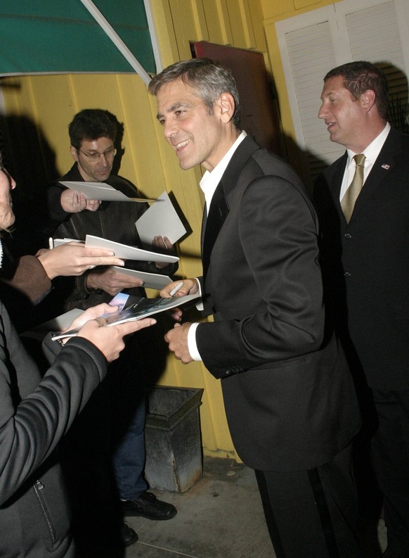 George Clooney and Sara Larson arriving Dan Tanas Restaurant. Los Angeles, CA. - 31st March 2008 George Clooney and Sara Larson arriving Dan Tanas Restaurant. Los Angeles, CA. - 31st March 2008 41506  ...