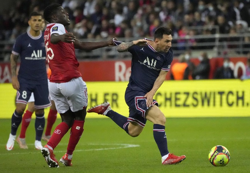 Lionel Messi n'a pas été ménagé par les défenseurs de Reims dimanche soir. C'est ce qu'a relevé une partie de la presse, notamment en Argentine et en Espagne.