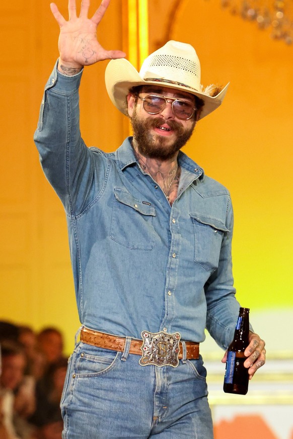 Post Malone au défilé de sa marque à Austin Post Apparel à Paris, le 1er septembre 2025
