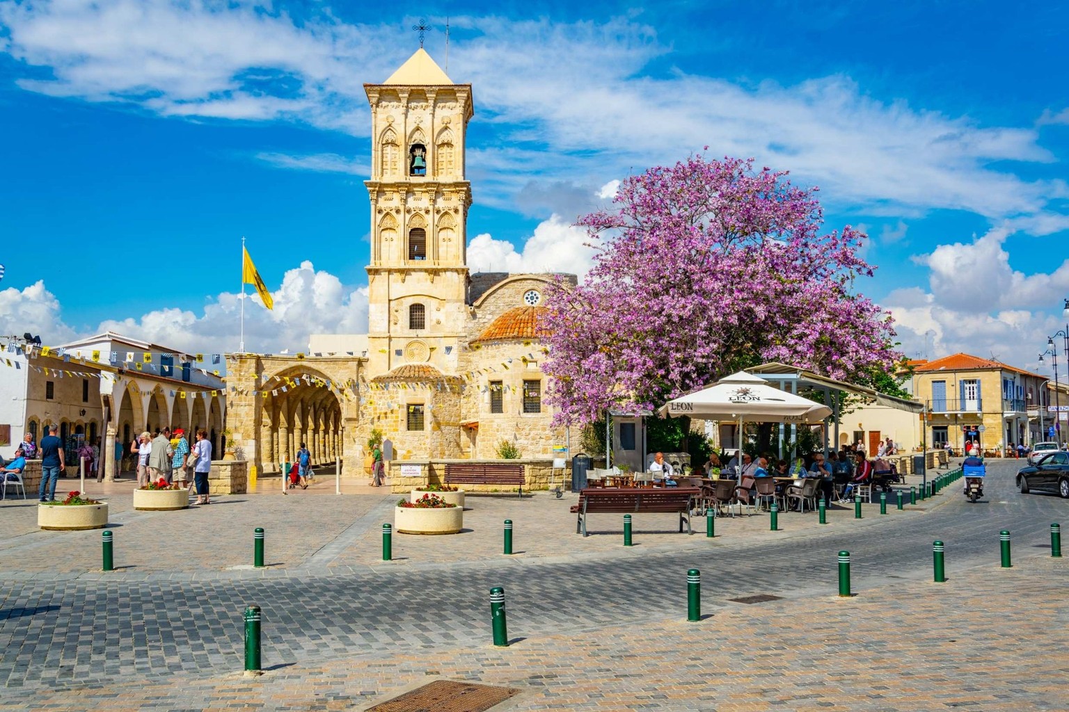 L&#039;église Saint-Lazare, au centre-ville de Larnaca, est située à deux pas de Finikoudes, la principale plage de la région.