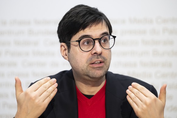 Samuel Bendahan, Nationalrat SP-VD, spricht waehrend einer Medienkonferenz des ueberparteilichen Ja-Komitees zur Individualbesteuerung im Hinblick auf die Referendumsabstimmung vom 8. Maerz, am Donner ...