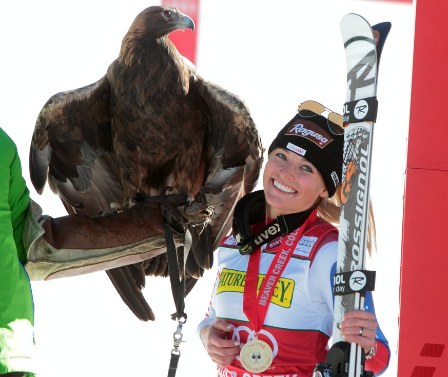 Bildnummer: 15151069 Datum: 29.11.2013 Copyright: imago/ZUMA Press Nov. 29, 2013 - Beaver Creek, Colorado, U.S - Lara Gut (11) of Switzerland celebrates her first place finish with a golden eagle at t ...