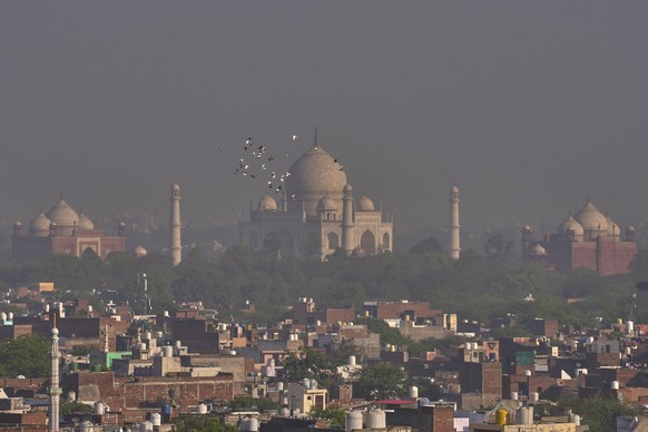 Birds fly with the Taj Mahal in the background in Agra, India, Wednesday, April 23, 2025. (AP Photo/Rajesh Kumar Singh)
India Taj Mahal