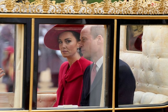 State Visit of President of the Republic of Korea Yoon Suk Yeol - Buckingham Palace, London Prince William The Prince of Wales and Princess Catherine The Princess of Wales arrive in a carriage at Buck ...