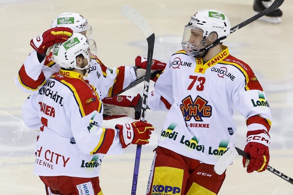 Biel&#039;s forward Ramon Tanner #7 celebrates his goal with his teammates Biel&#039;s forward Aleksi Heponiemi, left, and Biel&#039;s forward Mike Kuenzle #73 after scoring the 1:1, during a National ...