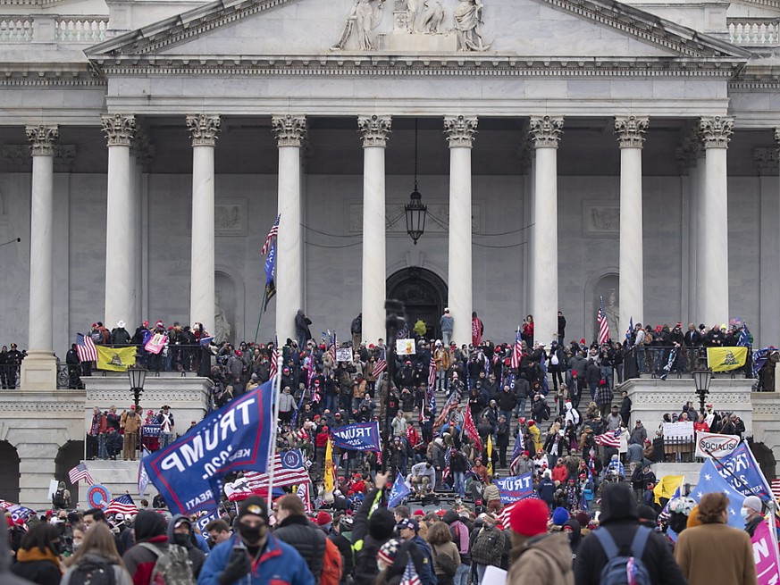 Le 6 janvier 2021, des partisans de Donald Trump avaient pris d&#039;assaut le siège du Congrès américain. Jeudi, la commission d&#039;enquête parlementaire sur cet événement doit livrer ses premières ...