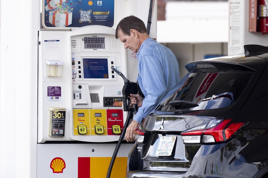 epa10225962 A person pumps gas at a Shell gas station in Alexandria, Virginia, USA, 05 October 2022. A coalition of oil-producing countries that include Russia - the Organization of the Petroleum Expo ...