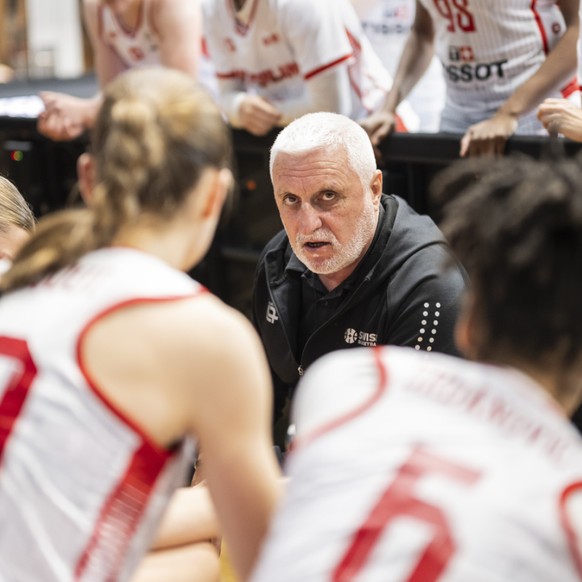 François Gomez donne ses instructions