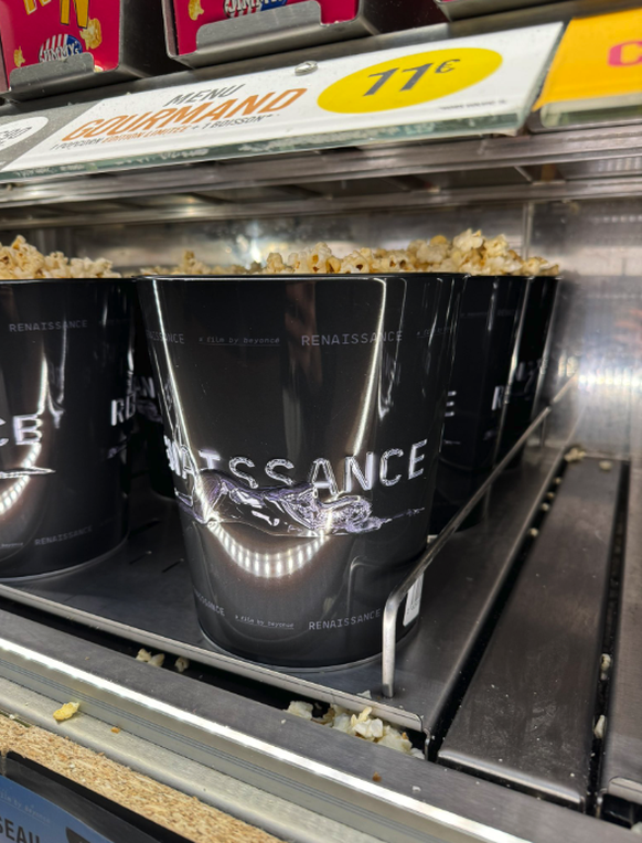 Bon, c'est pas méga-joli, mais qui sait, ces conteneurs à pop-corn vaudront peut-être plus cher à la revente qu'une carte Dracaufeu dans le futur.