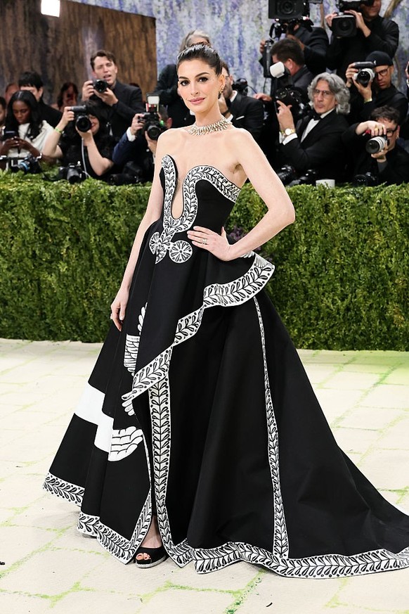 NEW YORK, NEW YORK - MAY 04: Anne Hathaway attends the 2026 Met Gala celebrating "Costume Art" at the Metropolitan Museum of Art on May 04, 2026 in New York City. (Photo by Theo Wargo/FilmMa ...