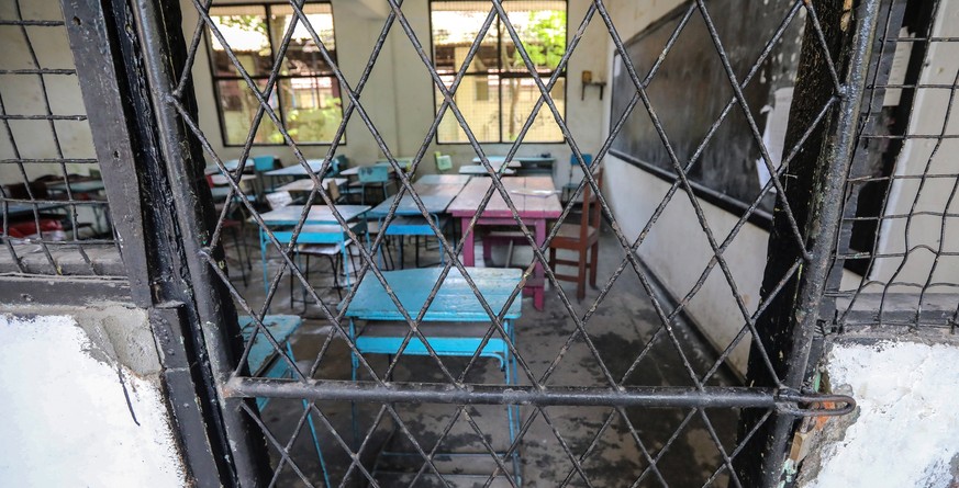 epa10053057 An empty classroom after the Sri Lankan education authority closed down all the government and state-approved private schools for two weeks, amid fuel shortage in Colombo, Sri Lanka, 05 Ju ...