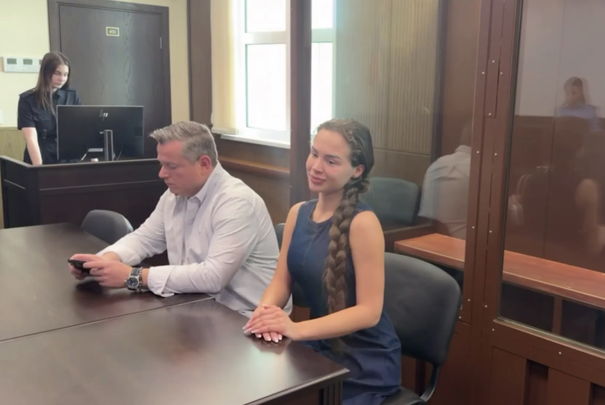 Une mannequin russe de 21 ans, connue pour ses contenus OnlyFans, a été condamnée à une amende et interdite d’accès à Internet après la saisie de son téléphone dans le cadre de la répression antiporno ...