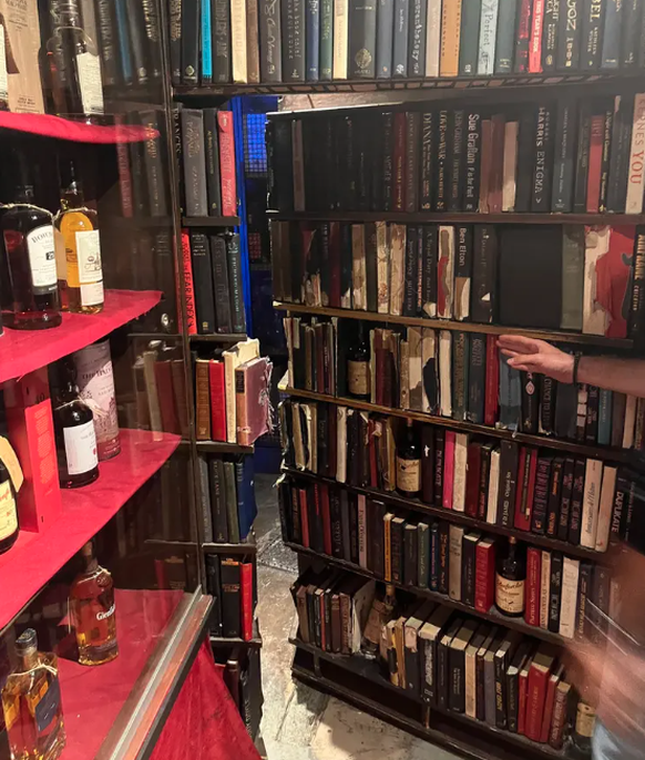 ... il faut d'abord choisir le bon livre.