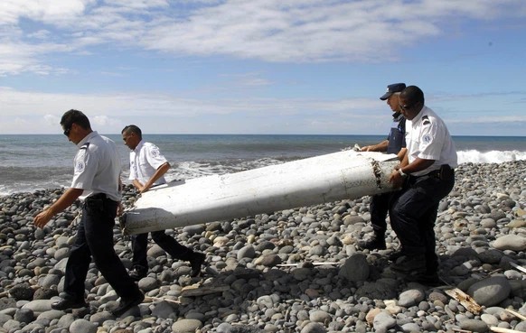 Débris du MH370 échoués près de l'île de La Réunion en 2015.