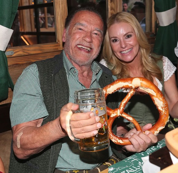 Arnold Schwarzenegger et sa femme, Heather Milligan, à la journée d&#039;ouverture de l&#039;Oktoberfest.