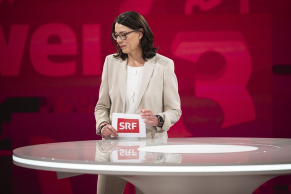 SRF-Direktorin Nathalie Wappler, spricht an einer Medienkonferenz ueber das Programm fuer das Jahr 2022 im Fernsehstudio in Leutschenbach, aufgenommen am Donnerstag, 31. Maerz 2022 in Zuerich. (KEYSTO ...