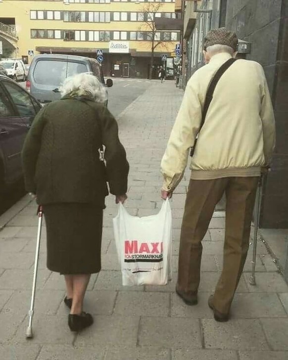 Herzig: Alte Leute immer noch so verliebt