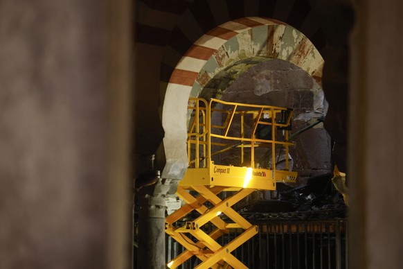 epa12290923 Reconstruction work following a fire inside the Cordoba Mosque in Cordoba, Spain, 09 August 2025. A fire that broke out in the historic mosque-turned-cathedral of the Spanish city of Cordo ...