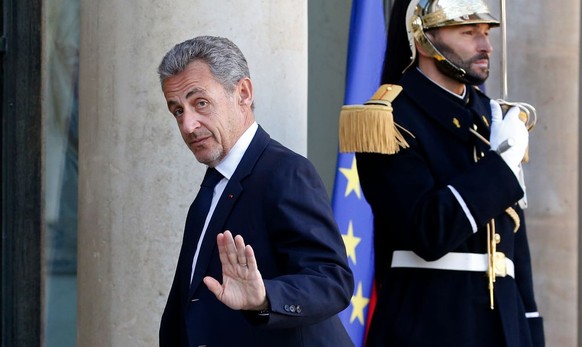 PARIS, FRANCE - FEBRUARY 25: Former French President Nicolas Sarkozy waves as he arrives at the Elysee Palace for a meeting with French President Emmanuel Macron to discuss the Russian attack on Ukrai ...
