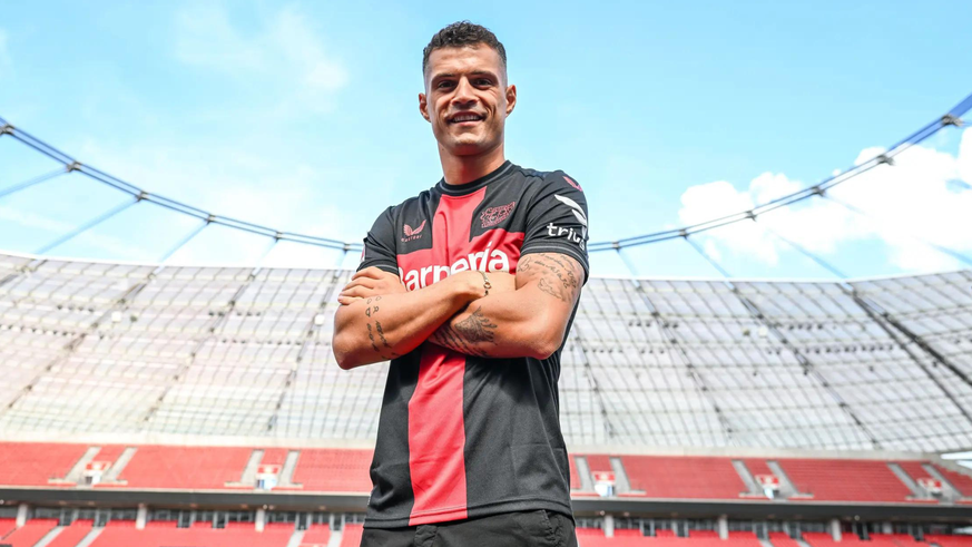 Granit Xhaka, lors de sa présentation l'été dernier. Il a signé un contrat de cinq ans avec le Bayer Leverkusen.
