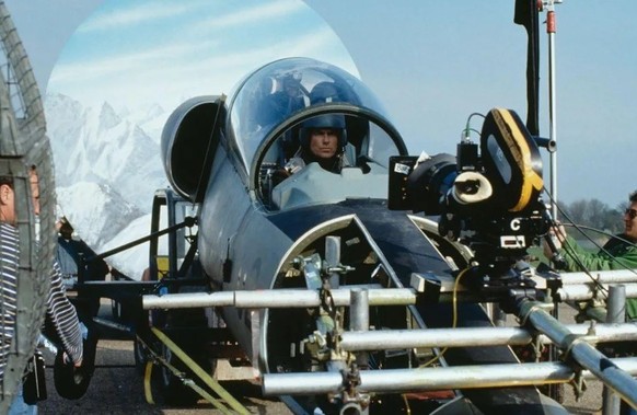 Tomorrow never dies, 1997: Pierce Brosnan filming the opening jet-chase in a mock-up L-39 Albatros cockpit

https://www.reddit.com/r/Moviesinthemaking/comments/xs04pv/tomorrow_never_dies_1997_pierce_b ...
