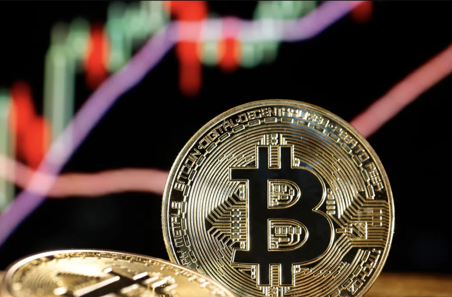 Bitcoin bat actuellement record après record : vaut-il la peine d’investir maintenant ?