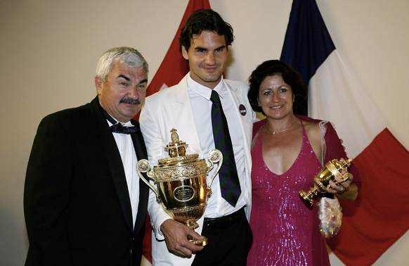 Roger Federer et ses parents à l'hôtel Savoy de Londres en 2006, lors du dîner des champions.